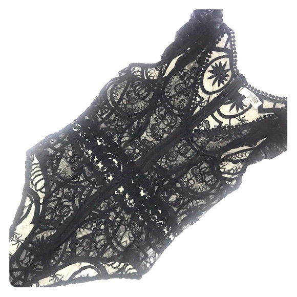 Lace bodysuit in black - Picture 2 of 5
